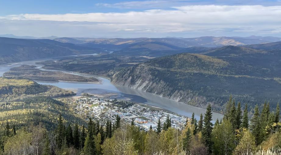 Vue de Dawson et de la vallée depuis le dôme, le 11 septembre 2023.