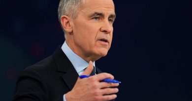 Mark Carney sur le plateau du débat en français.