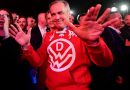 Le libéral Mark Carney célébrant sa victoire avec ses partisans à Ottawa.