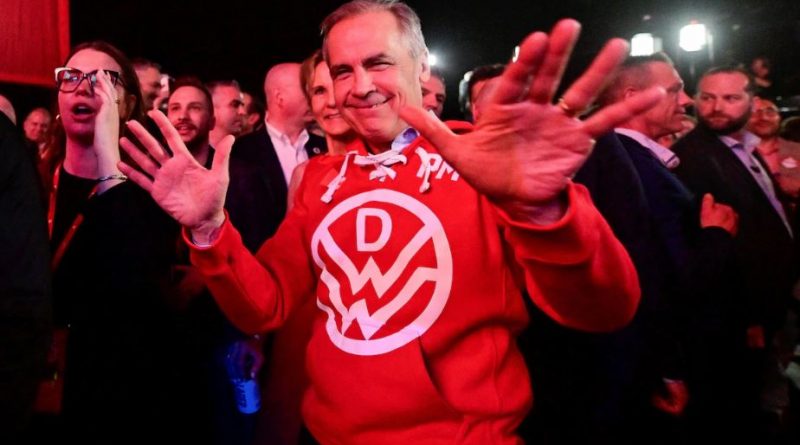 Le libéral Mark Carney célébrant sa victoire avec ses partisans à Ottawa.