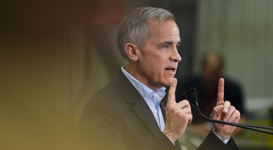 Mark Carney parle en point de presse.