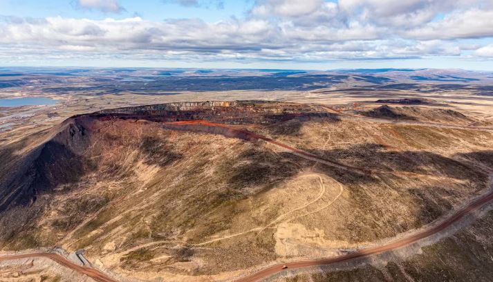Vue aérienne de la mine Baffinland, au Nunavut en 2023.