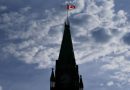 La tour de la Paix de la colline du Parlement, ombragée.