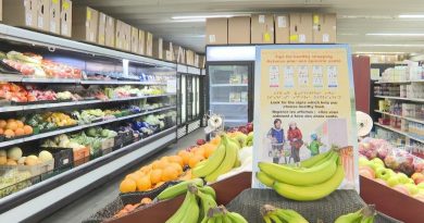 Une rangée de légumes à l'épicerie de Kuujjuaq.