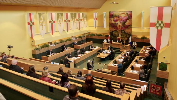 Vue d'ensemble de la salle où siègent les députés.