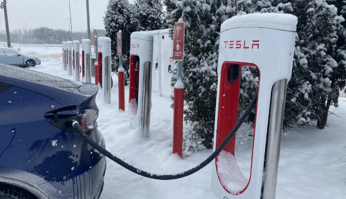 Une borne de chargement de véhicule Tesla.
