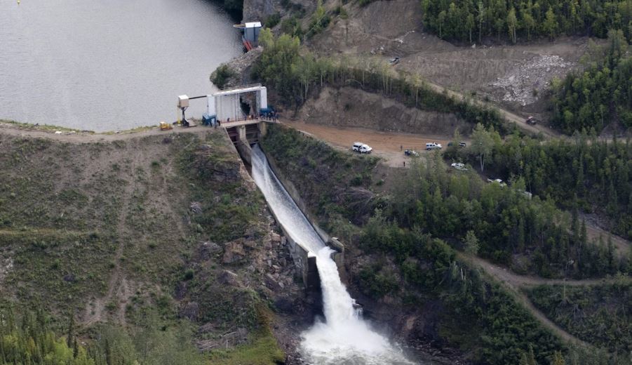 Un barrage près de Mayo, au Yukon.
