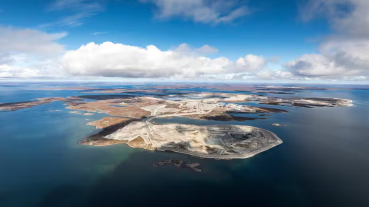 Une image aérienne de la mine Diavik.