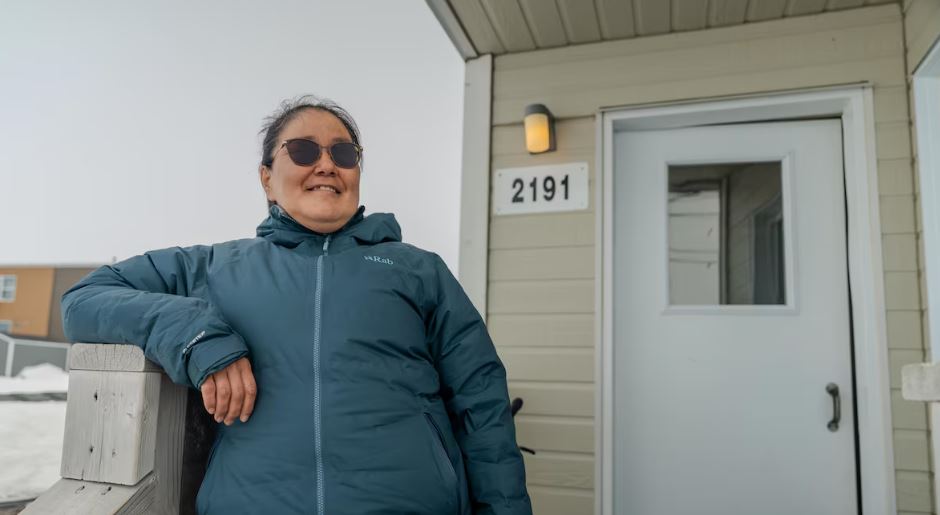 Portrait de Nellie Iqiquq à Puvirnituq, le 19 mai 2025.