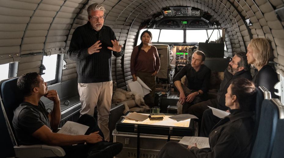 Greg Tarzan Davis, Christopher McQuarrie, Lucy Tulugarjuk, Simon Pegg, Rolf Saxon, Pom Klementieff et Hayley Atwell pendant le tournage du film «Mission : Impossible – Bilan final».