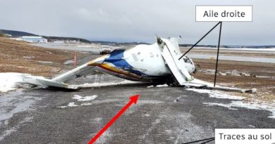 L'épave de l'avion Pilatus PC-12 couchée sur le côté droit.