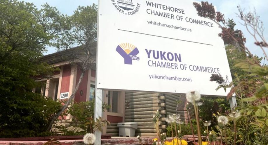 Panneaux des Chambres de commerce à Whitehorse.