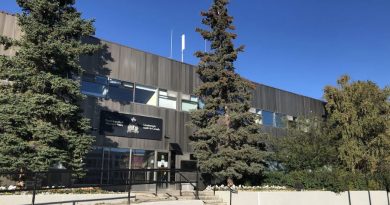 Façade du bureau de la GRC à Whitehorse le 7 septembre 2022.