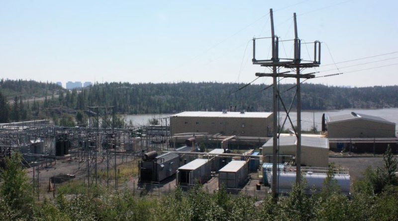 La centrale électrique de Jackfish Lake vue d'une hauteur proche.