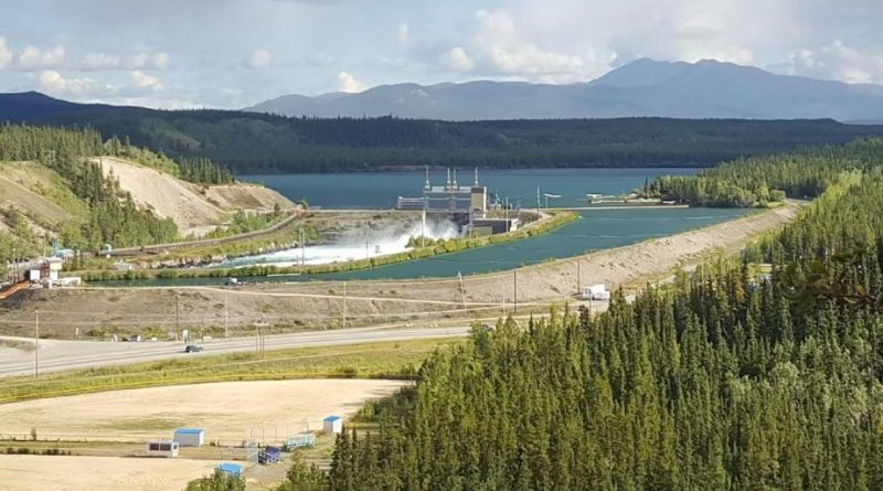 Une image du barrage de Whitehorse à distance.