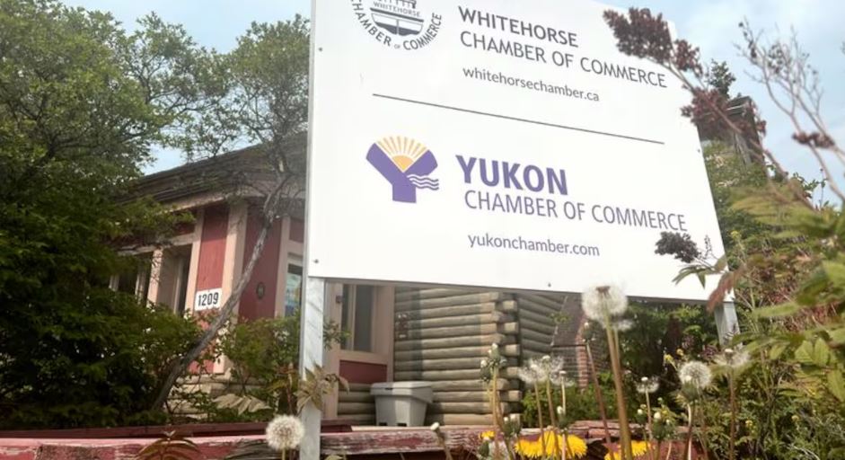 Panneaux des chambres de commerce à Whitehorse.