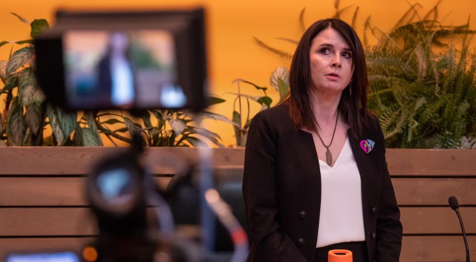 Jeanie McLean à l'Assemblée législative du Yukon