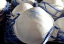 Plusieurs masques respiratoires médicaux.