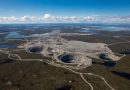 Vue aérienne de la mine à ciel ouvert.