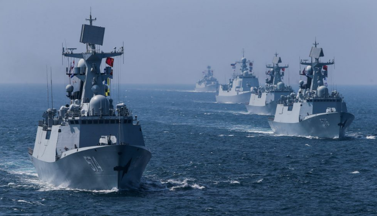 Des navires chinois en mer