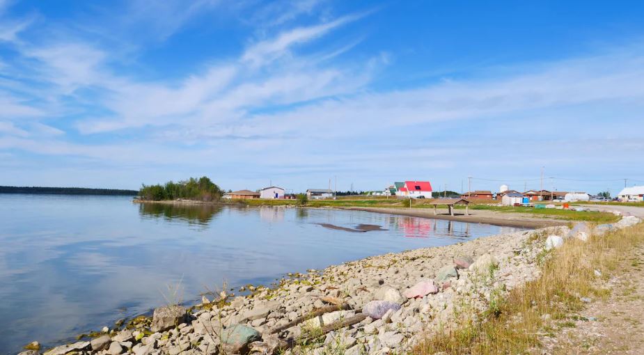 Les berges de la communauté de Fort Resolution. 