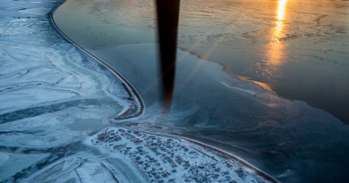 Vue de l'océan Arctique depuis un avion.