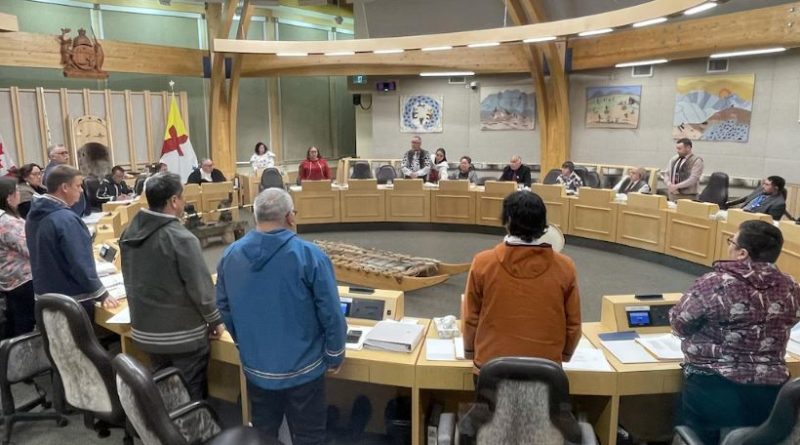 Les députés du Nunavut à l'Assemblée législative.