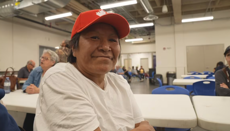 Freda Lesage, au centre d'accueil des évacués à Hay River, le 31 août 2025.