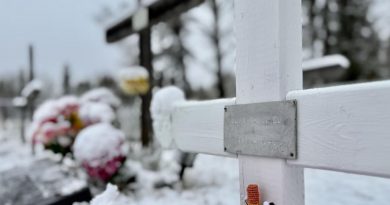 La croix d'Alma Beaulieu dans le cimetière de Fort Smith