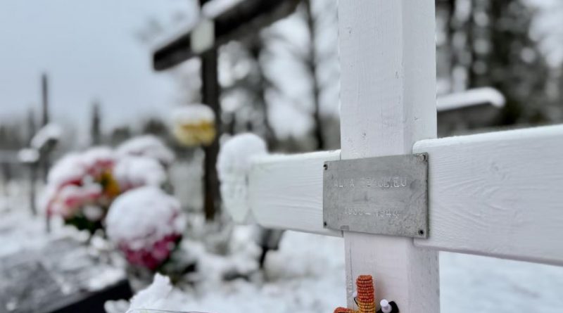La croix d'Alma Beaulieu dans le cimetière de Fort Smith