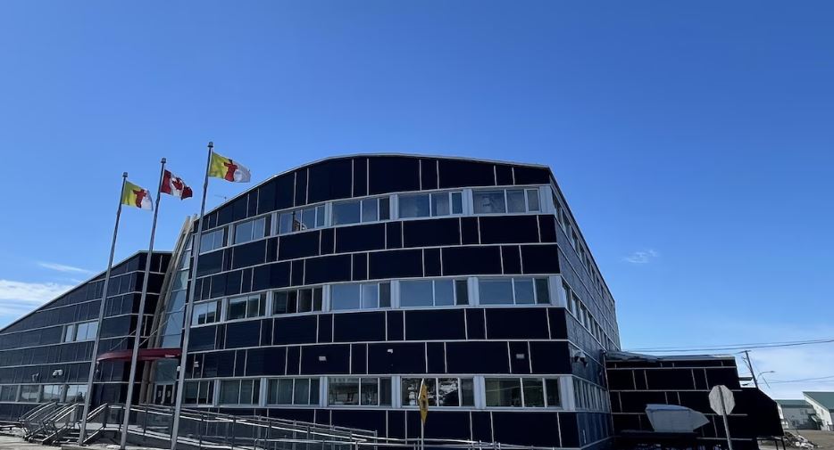 L'Assemblée législative du Nunavut.