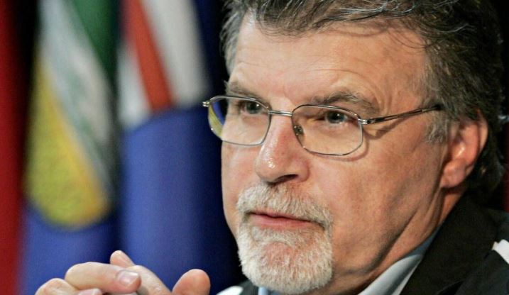 Dennis Fentie, alors qu'il était premier ministre du Yukon en 2005.