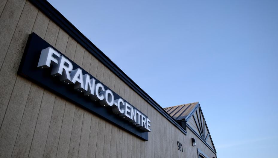 La façade extérieure d'un bâtiment à Iqaluit, au Nunavut, le 11 mai 2023.