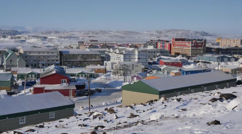 La ville et ses habitations colorées eneigée.