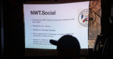 Image d'une diapositive avec le logo du réseau NWT.Social.