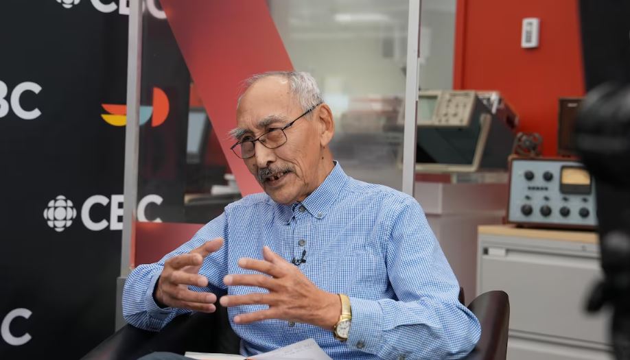 Paul Quassa en entrevue.
