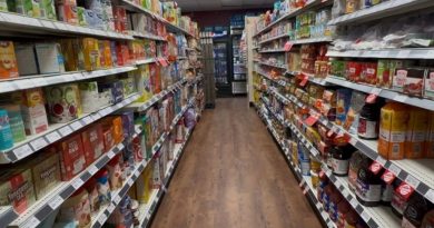 Une allée d'épicerie.
