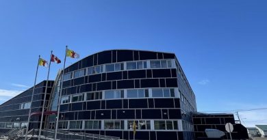 L'Assemblée législative du Nunavut.