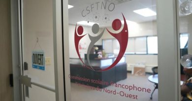 Logo de la Commission scolaire francophone des Territoires du Nord-Ouest.
