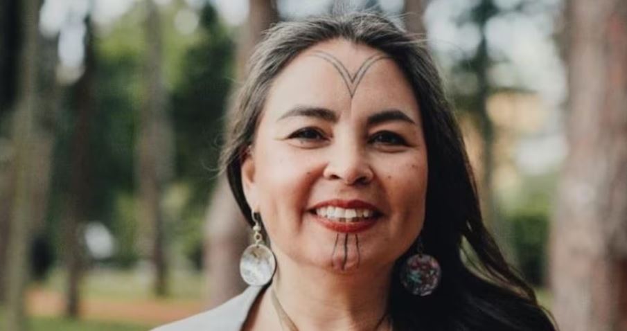 Un portrait d'une femme.