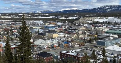 Photo d'ensemble du centre-ville en hiver.