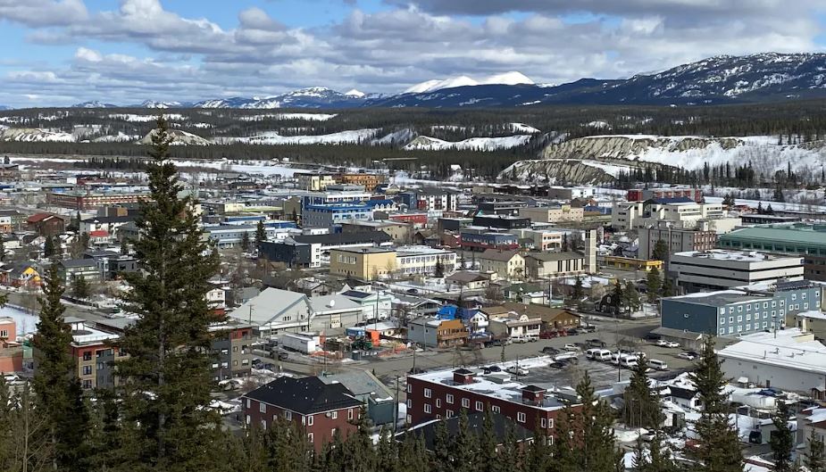Photo d'ensemble du centre-ville en hiver.