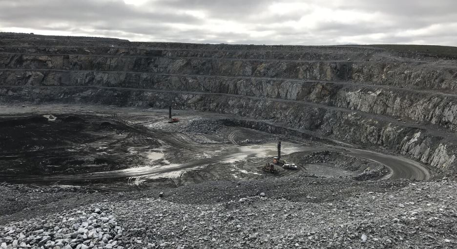 Une mine à ciel ouvert.