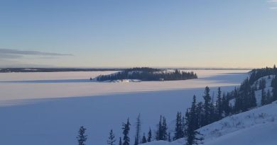 Le Grand lac des Esclaves en hiver.