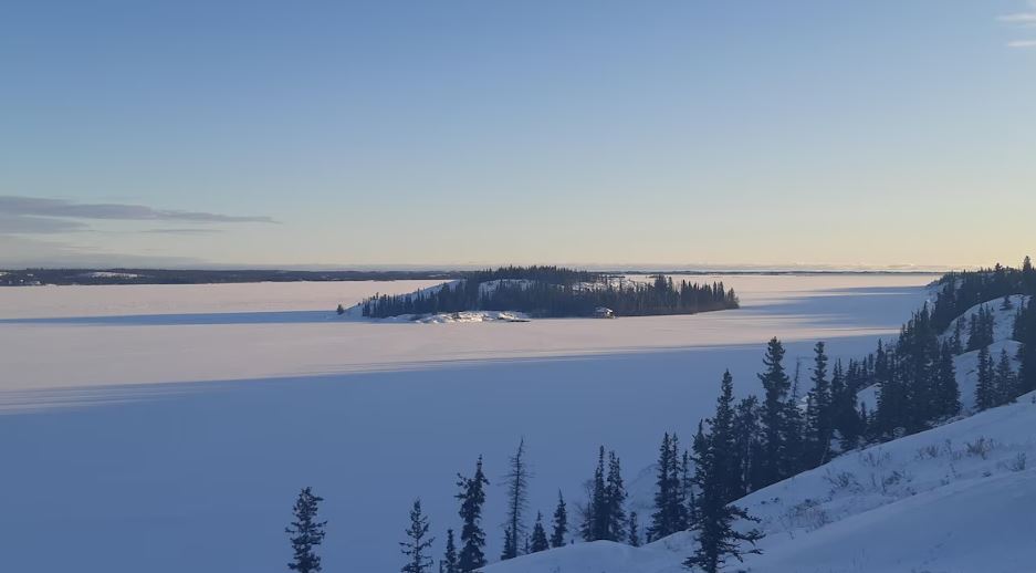 Le Grand lac des Esclaves en hiver.