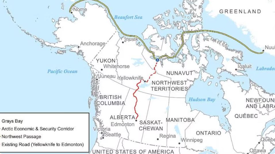 Une carte avec le tracé proposé du corridor économique et de sécurité de l'Arctique.