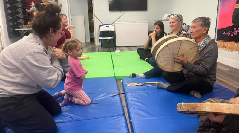 À Whitehorse, une nouvelle génération apprend le jeu de mains traditionnel
