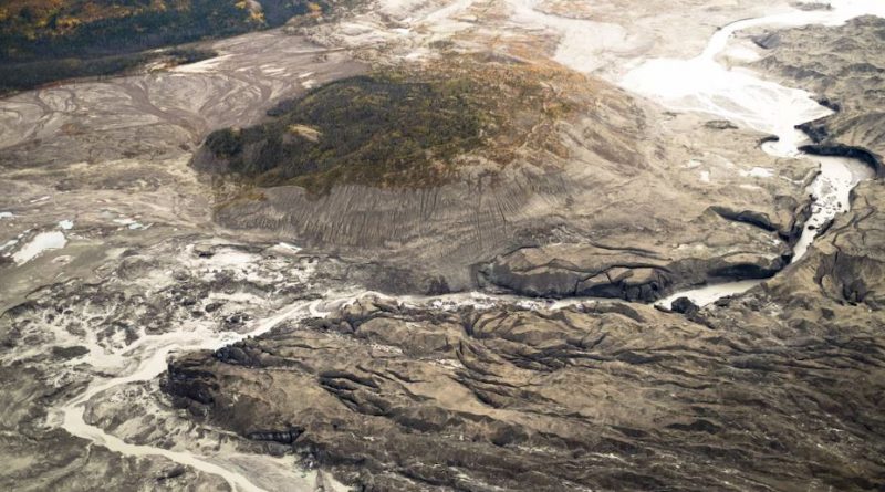 Vue aérienne du canyon charriant désormais l’eau du glacier loin de la rivière Slims et dans le lit de la rivière Kaskawulsh.