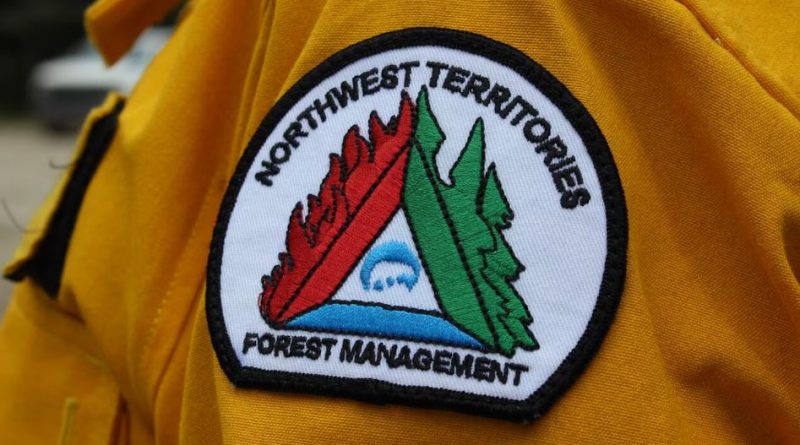 Un écusson du service forestier des Territoires du Nord-Ouest.