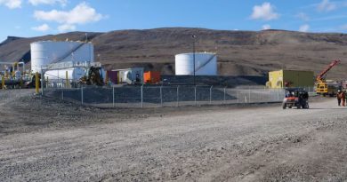 Les réservoirs de la station de Nanisivik.